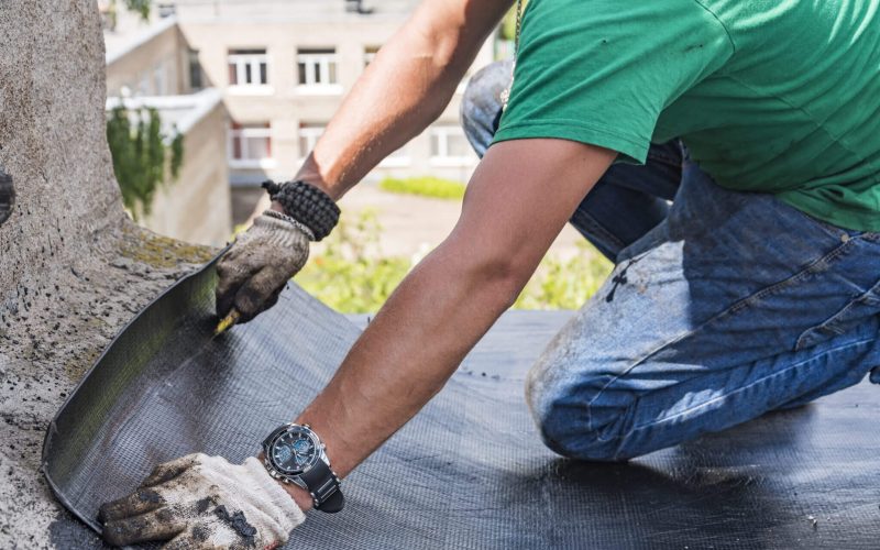 worker-performs-overhaul-roof-residential-building-2048x1365 (1)